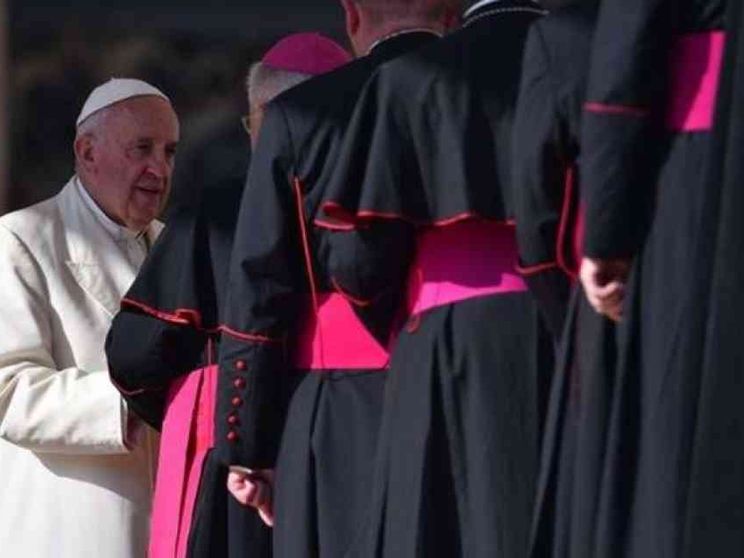 Il Papa: più attenti nella selezione dei preti