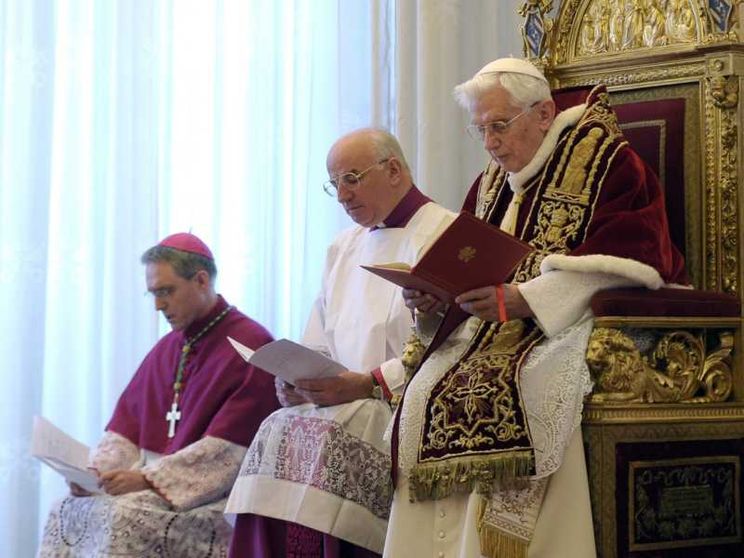Rinuncia, Benedetto XVI risponde alle critiche