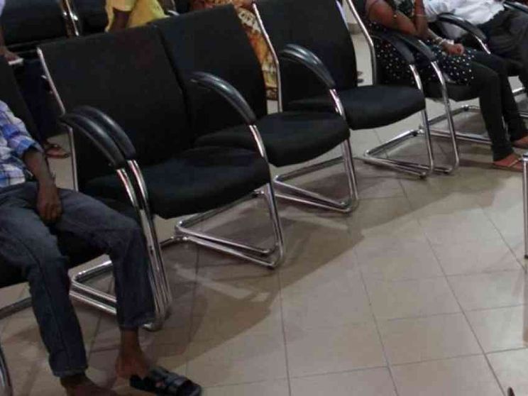 Insulti xenofobi a Cagliari, la denuncia su Facebook di un medico