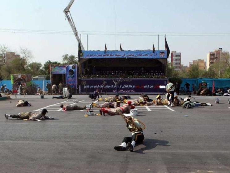 Attentato in Iran alla parata militare: 29 morti, decine i feriti