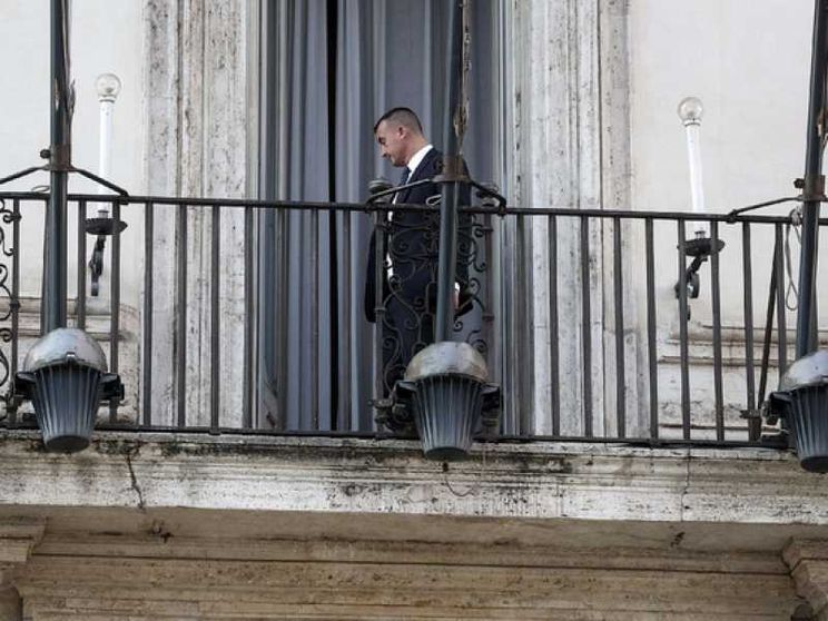 Insulti e minacce al Ministero dell'Economia, bufera su Casalino
