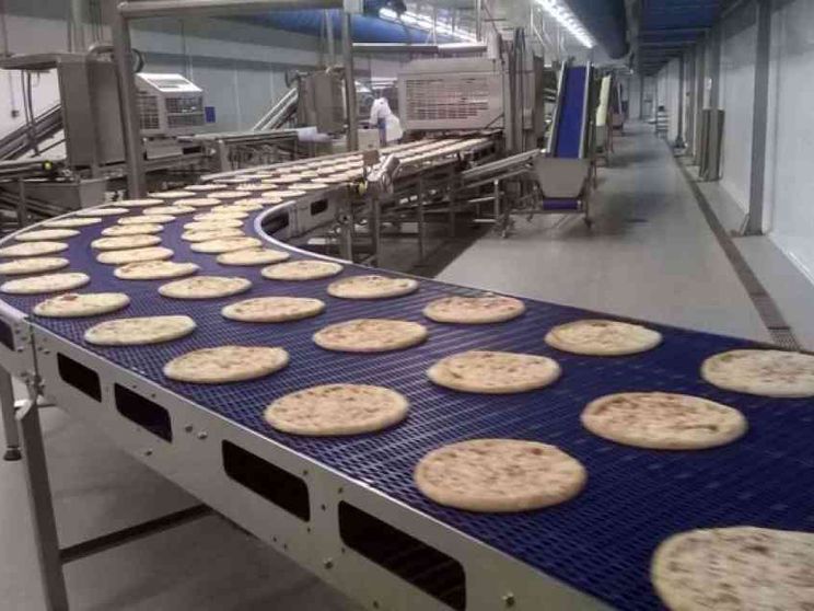 Un anno fa la fabbrica in fiamme, ora la rinascita