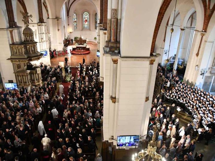 Il Papa: «Artigiani di ecumenismo, la missione reclama unità»