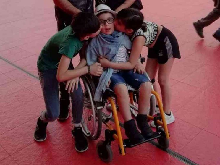 Col tumore, ma senza casa: la storia del piccolo Samuel