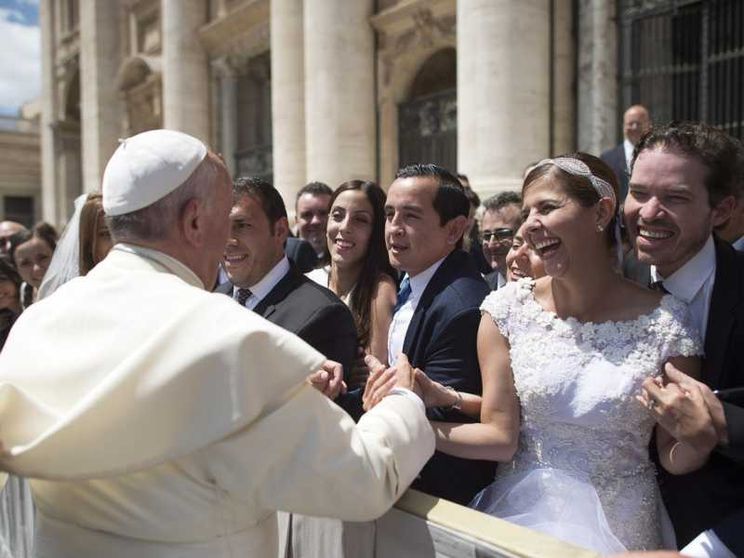Francesco: la pastorale si apra anche alle coppie di conviventi