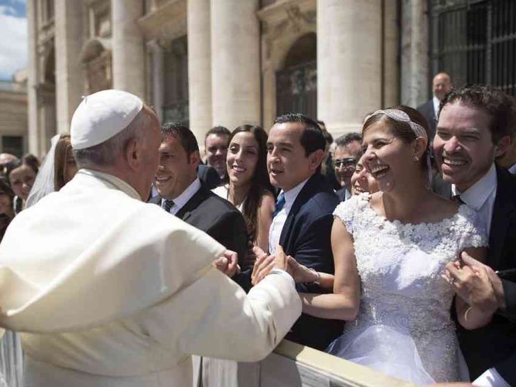 Francesco: la pastorale si apra anche alle coppie di conviventi