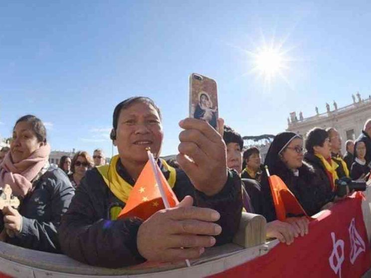 La «febbre cristiana» scuote il gigante ateo