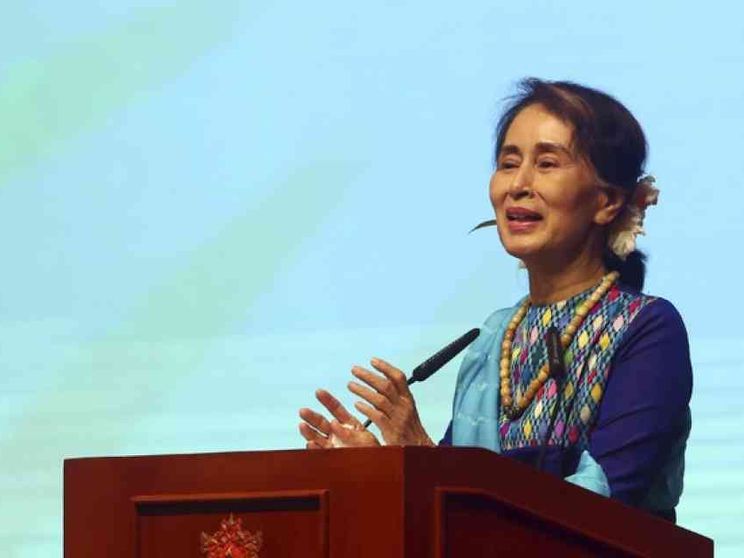 Il Canada revoca la cittadinanza onoraria alla Nobel Aung San Suu Kyi