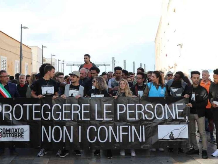 Lampedusa, il silenzio delle istituzioni e la preghiera dei presenti