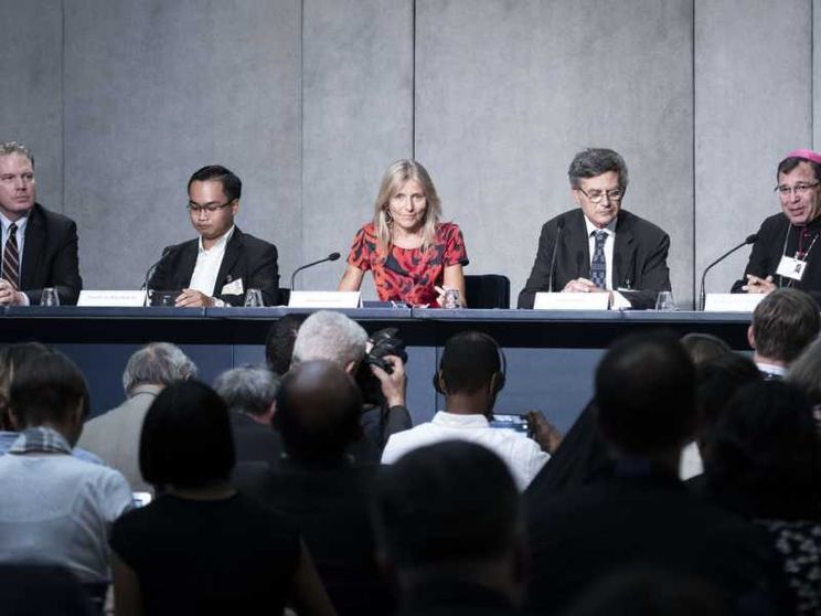Famiglia, sessualità e migranti nel primo giorno del Sinodo sui giovani