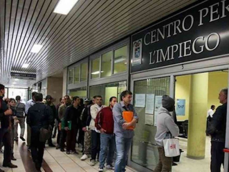 Reddito di cittadinanza: perché potenziare i Centri per l'impiego non basterà