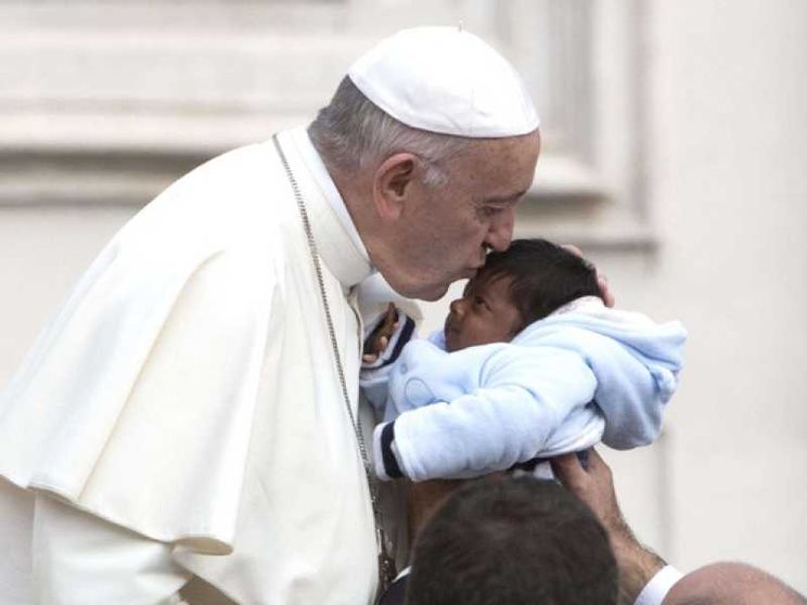 Papa Francesco: per annientare un uomo basta ignorarlo, l'indifferenza uccide