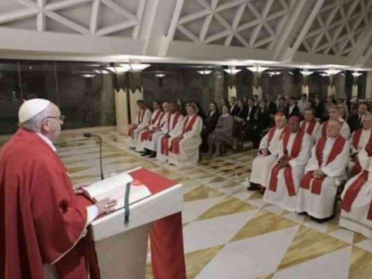 Papa elenca le tre modalità di vivere la povertà nella vita del cristiano