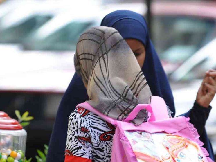 Hijab anche per le bambine. Tradizione o costrizione?