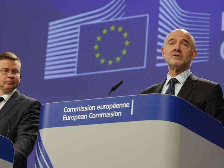 Ue boccia il testo: «Italia contro regole». Tre settimane per le correzioni