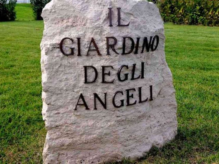 I «giardini degli angeli»: bimbi, non rifiuti