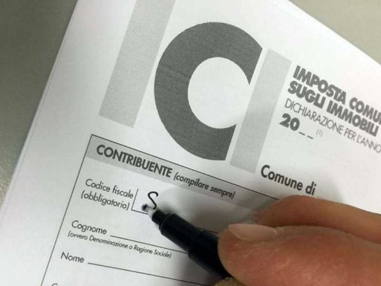 «Italia recuperi l'Ici dagli enti non profit». La Cei: bene l'esenzione Imu