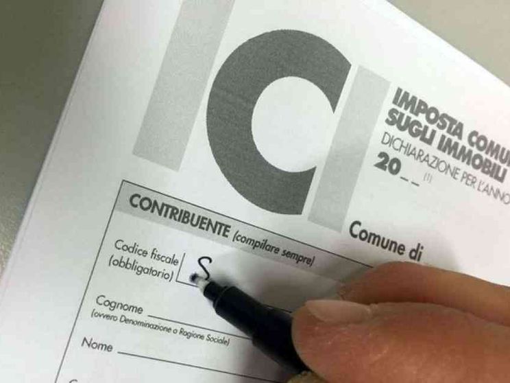 «Italia recuperi l'Ici dagli enti non profit». La Cei: bene l'esenzione Imu