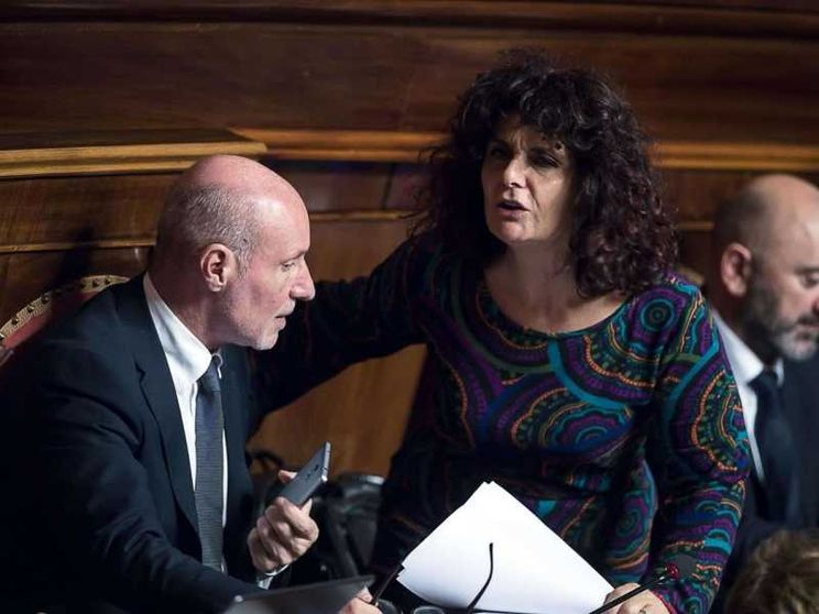 Governo ko sul condono a Ischia. De Falco e Nugnes espulsi da M5s