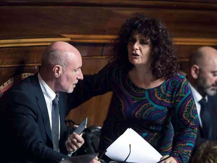 Governo ko sul condono a Ischia. De Falco e Nugnes espulsi da M5s