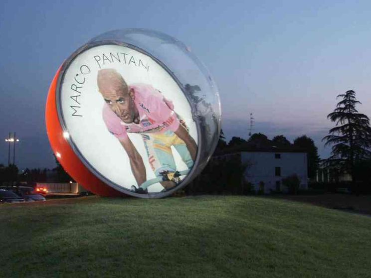 Da Pantani e Ronaldo: giro del mondo tra i monumenti ai campioni