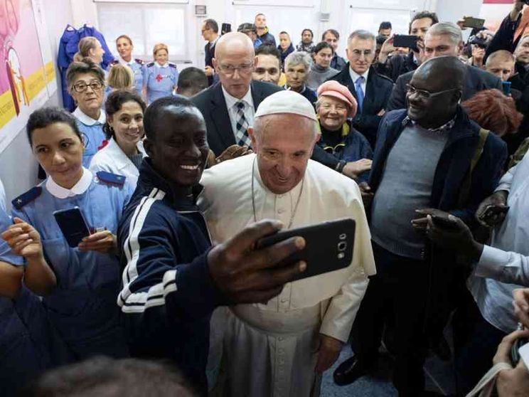 La Giornata dei poveri: la Messa in San Pietro e il pranzo con il Papa