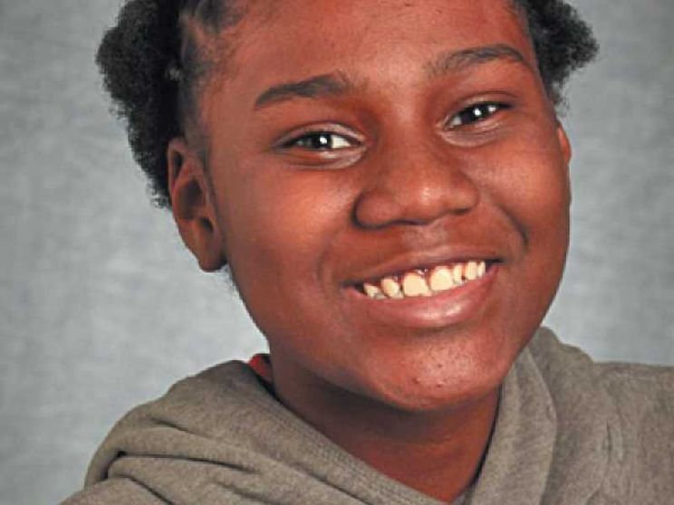 Uccisa a 13 anni da proiettile vagante: aveva denunciato il rischio delle armi