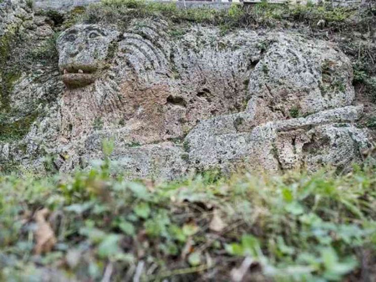 Il parroco-scultore e il grande leone di Rasiglia