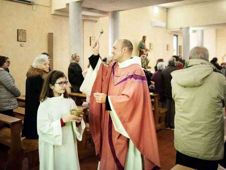 L'Offerta per stare vicino ai sacerdoti: ecco come contribuire