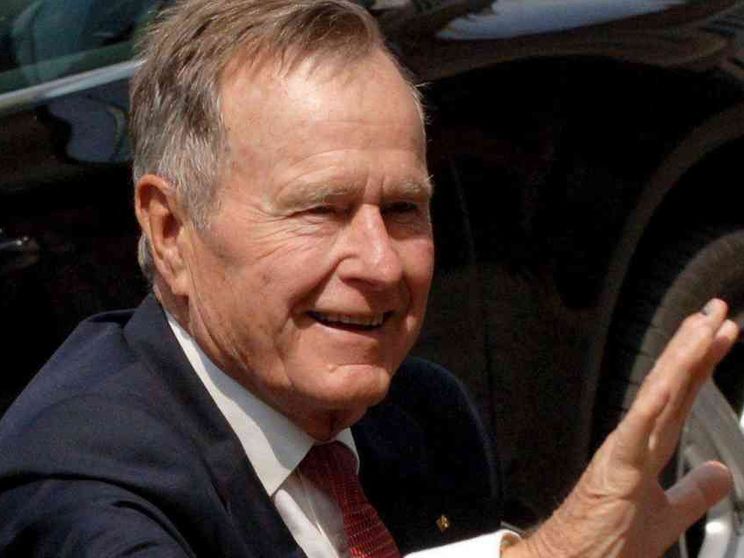 È morto George Bush senior. Firmò la fine della Guerra Fredda