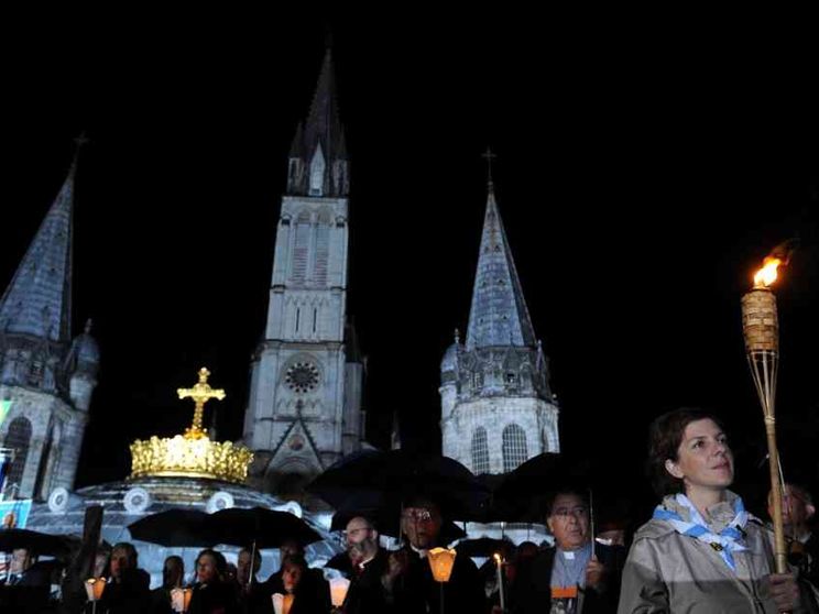 Il Santuario di Lourdes: falso il San Valentino per gay