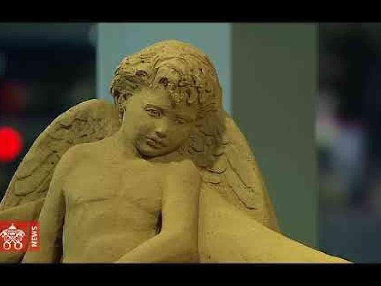 In Piazza San Pietro il presepe di sabbia che stupisce il mondo