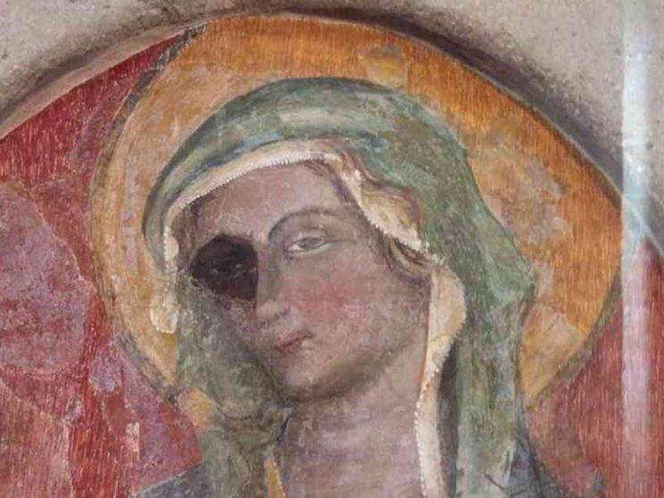 La Vergine con l'occhio nero soffre con noi