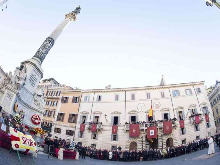 La preghiera del Papa a Maria: «Non abbandonare le famiglie rifugiate»