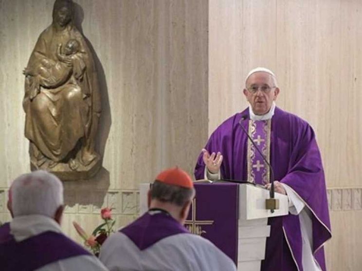 Il Papa: prepararsi al Natale con il coraggio della fede