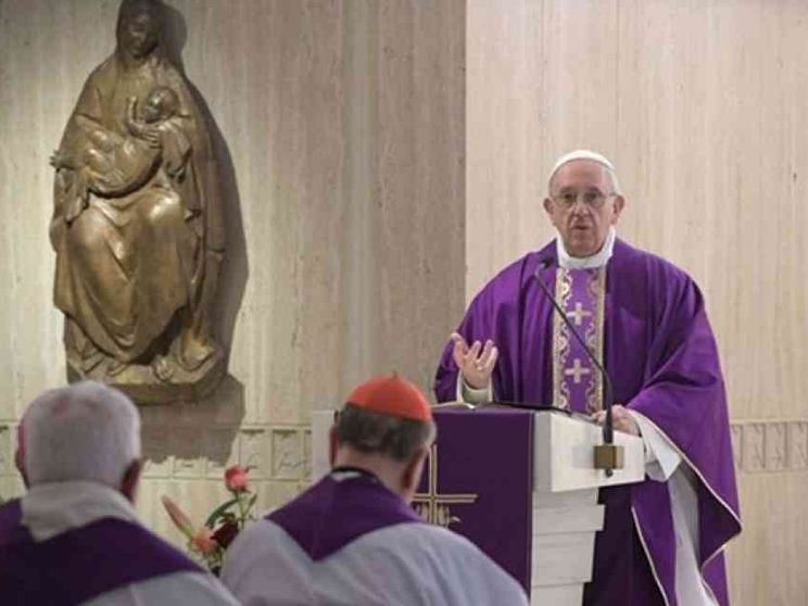 Il Papa: prepararsi al Natale con il coraggio della fede