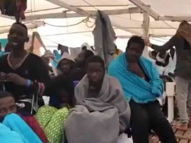 Natale in mare per due navi delle ong con 340 migranti a bordo