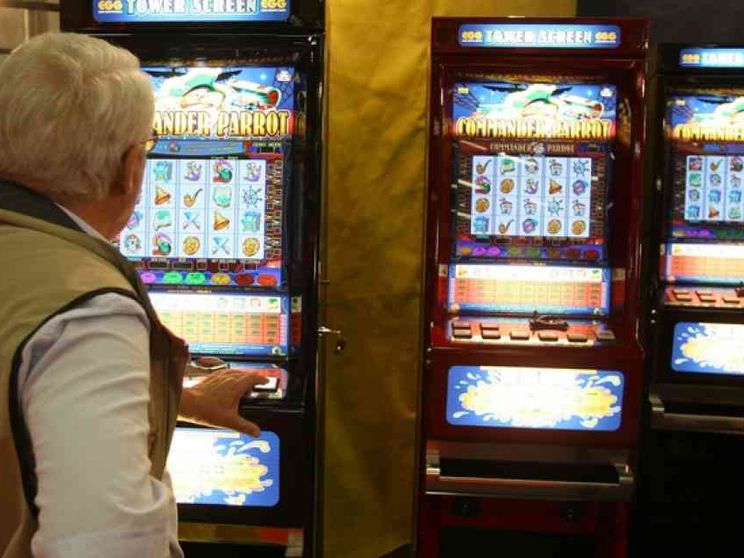 Aumento del prelievo e rinvii, il governo fa cassa con l'azzardo