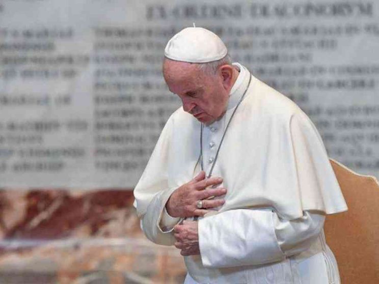 Francesco: la preghiera è la vittoria sulla solitudine e sulla disperazione