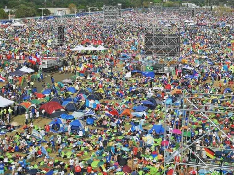 Il Papa ai giovani della Veglia Gmg: "Siate influencer di Dio come Maria"