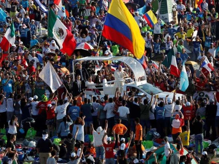 Il Papa ai giovani: siete l'adesso di Dio. La preghiera per il Venezuela