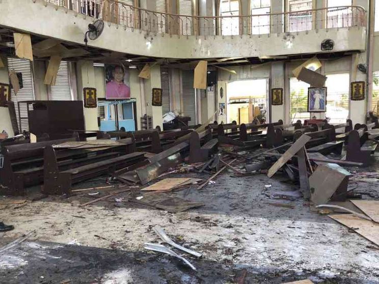 Filippine, bombe nella cattedrale. Il Daesh rivendica l'attentato