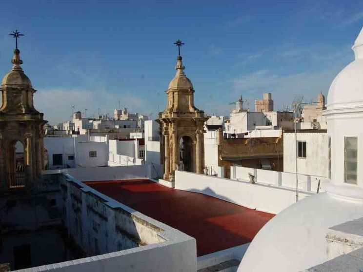 Cadice, la città sulla soglia fra due mondi lontani