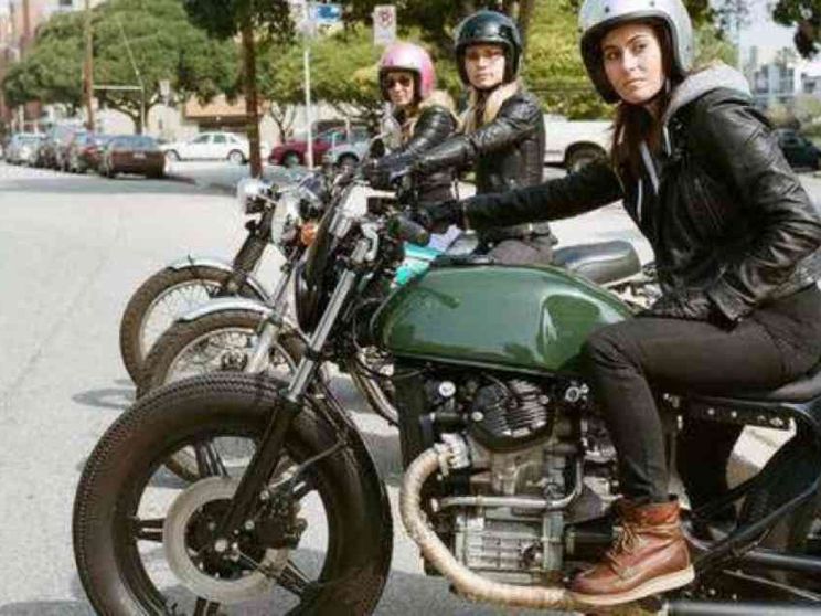 Ecco la scuola di guida sicura per donne in moto