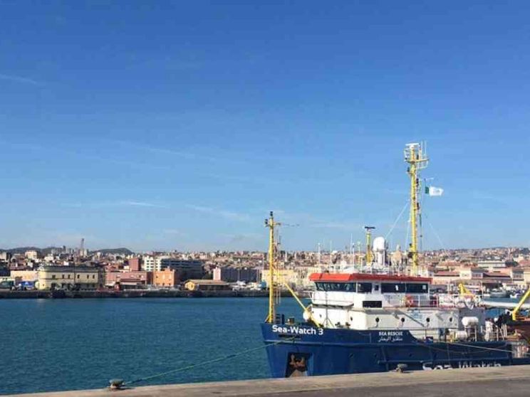 Migranti, la Procura di Catania: nessun rilievo penale contro Sea Watch