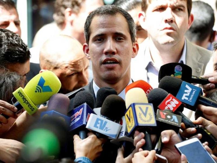 «Caro Guaidò, l'Italia neutrale incoraggia il dialogo tra le parti»