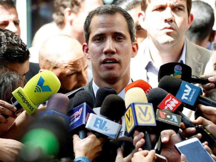 «Caro Guaidò, l'Italia neutrale incoraggia il dialogo tra le parti»