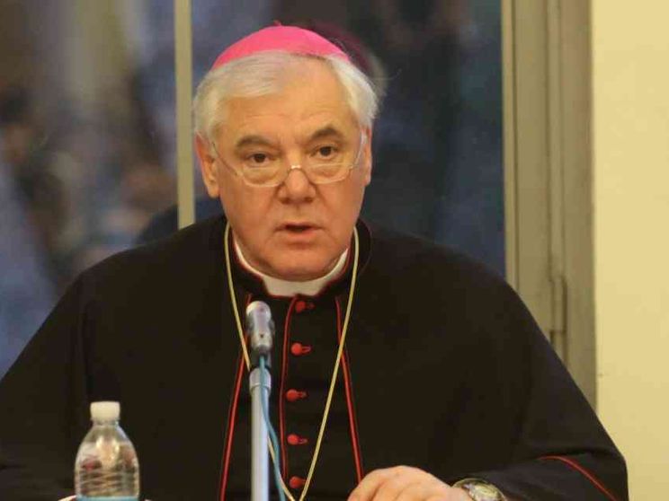 Il cardinale Müller pubblica un "Manifesto della fede" senza citare il Papa