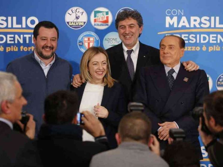 Vince il centrodestra: Marsilio governatore. Lega primo partito