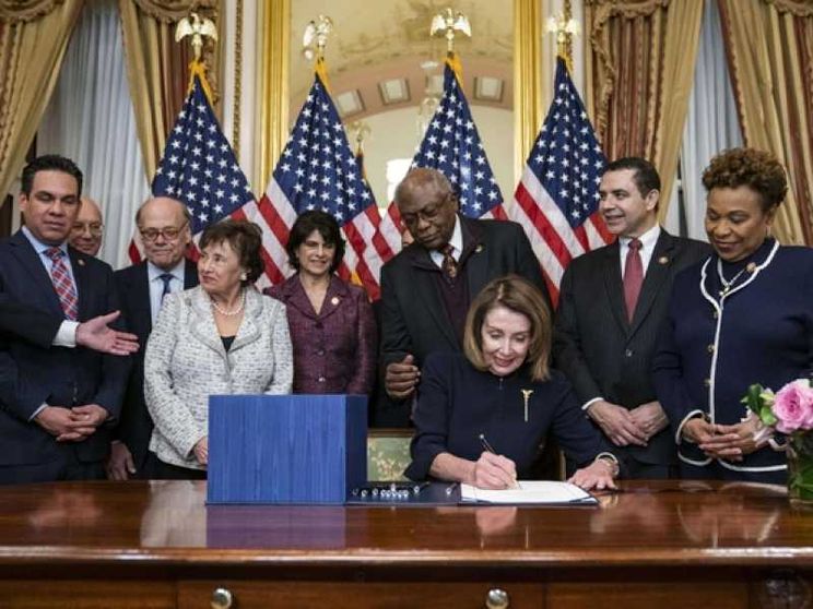 Evitato lo shutdown ma Trump dichiara emergenza nazionale